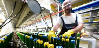 Голем пад од 33,5 % на индустриското производство во април. Во некои сектори има од 60% до 80% пад на производството