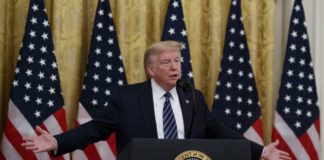 Трамп и се закани на Кина со нови царини заради коронавирусот