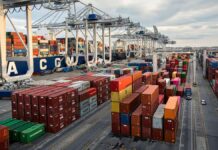 Пазарот на контејнерски превоз во криза? Цените паѓаат со американските царини