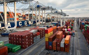 Пазарот на контејнерски превоз во криза? Цените паѓаат со американските царини