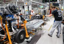 VW се клади на Кина: Ветува 50% поевтини електрични возила „Made in China“