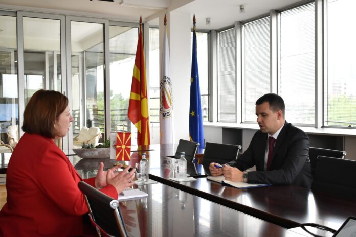 Царина нов директор