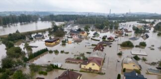 Големите поплави предизвикуваат одложување и прекини во транспортот низ централна и источна Европа