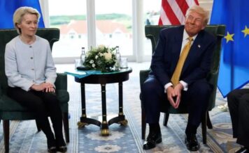 САД и ЕУ избегнаа трговска војна со договор за царина од 15% Фото: Reuters