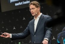 Директорот на Mercedes предупредува: Eвропската автомобилска индустррија може да колабира поради климатските политики