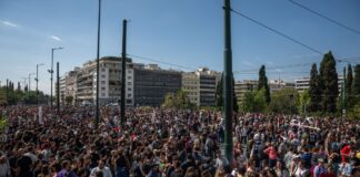 Грција блокирана: Генерален штрајк против предложениот закон за работно време од 13 часа Grcija protesti