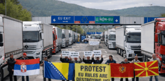 Македонските превозници на предупредувачки протест пред Делгацијата на ЕУ во Скопје на 31 август