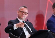 „Алкалоид” е пример дека Македонија може да се натпреварува глобално – Мукаетов на Самитот „Македонија 2025“